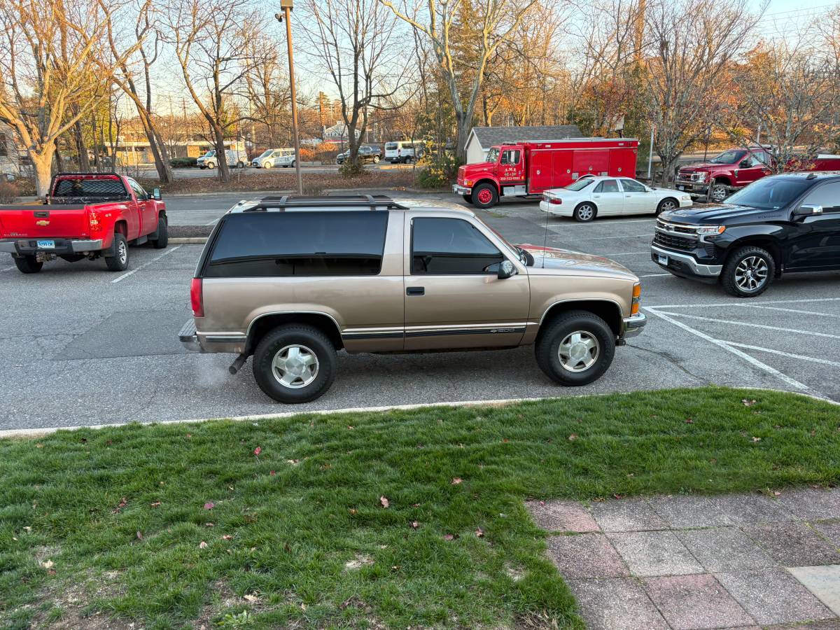 Chevrolet-tahoe-12-ton-nominal-1995-26