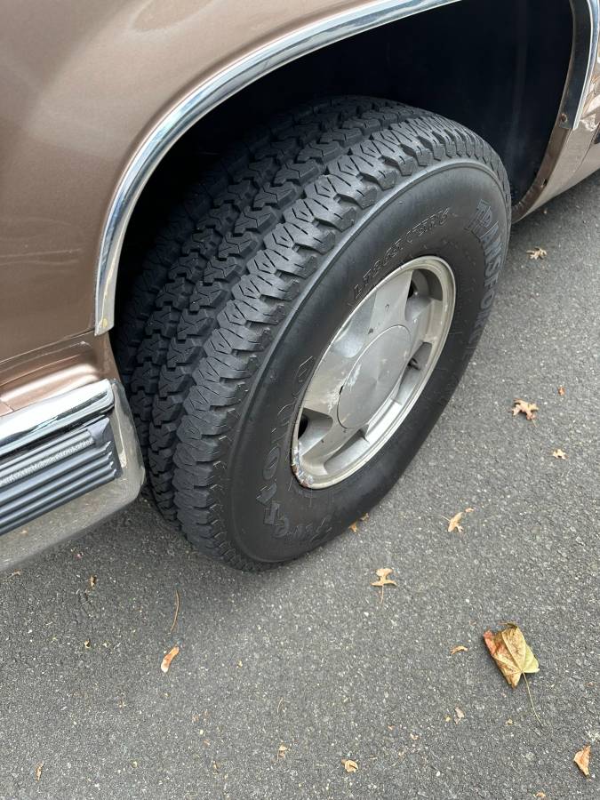 Chevrolet-tahoe-12-ton-nominal-1995-5