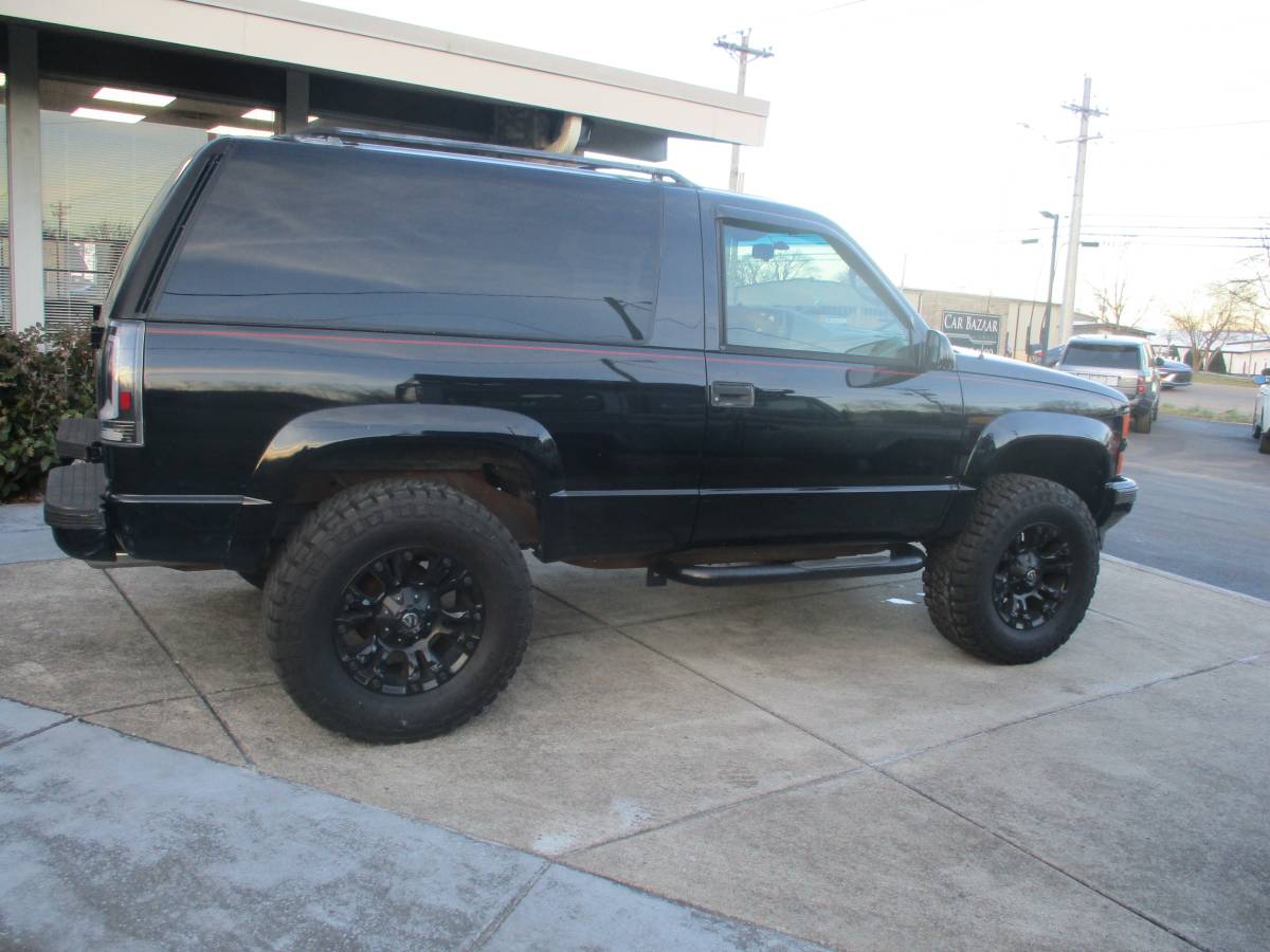 Chevrolet-tahoe-12-ton-nominal-1996-8