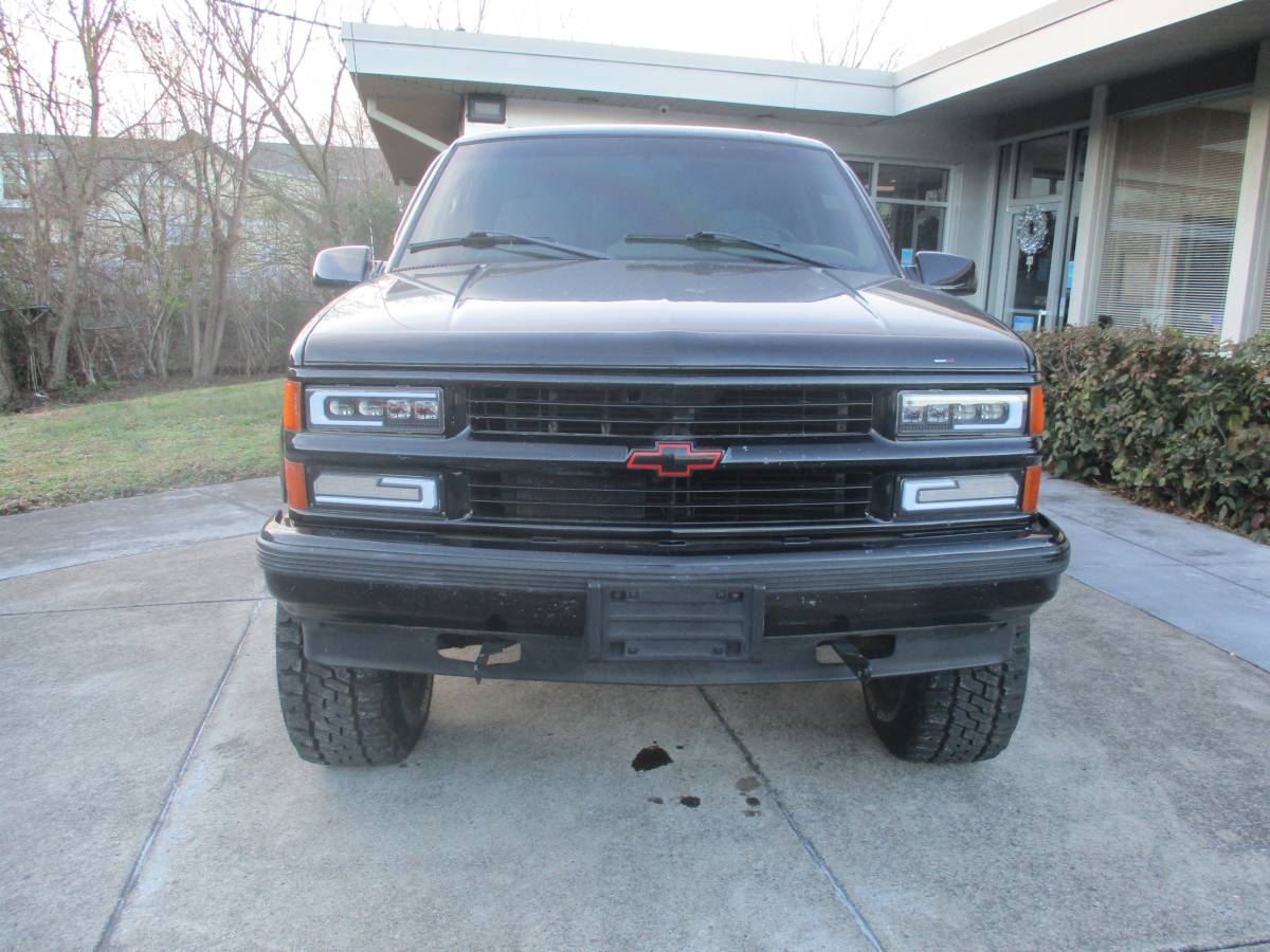 Chevrolet-tahoe-12-ton-nominal-1996