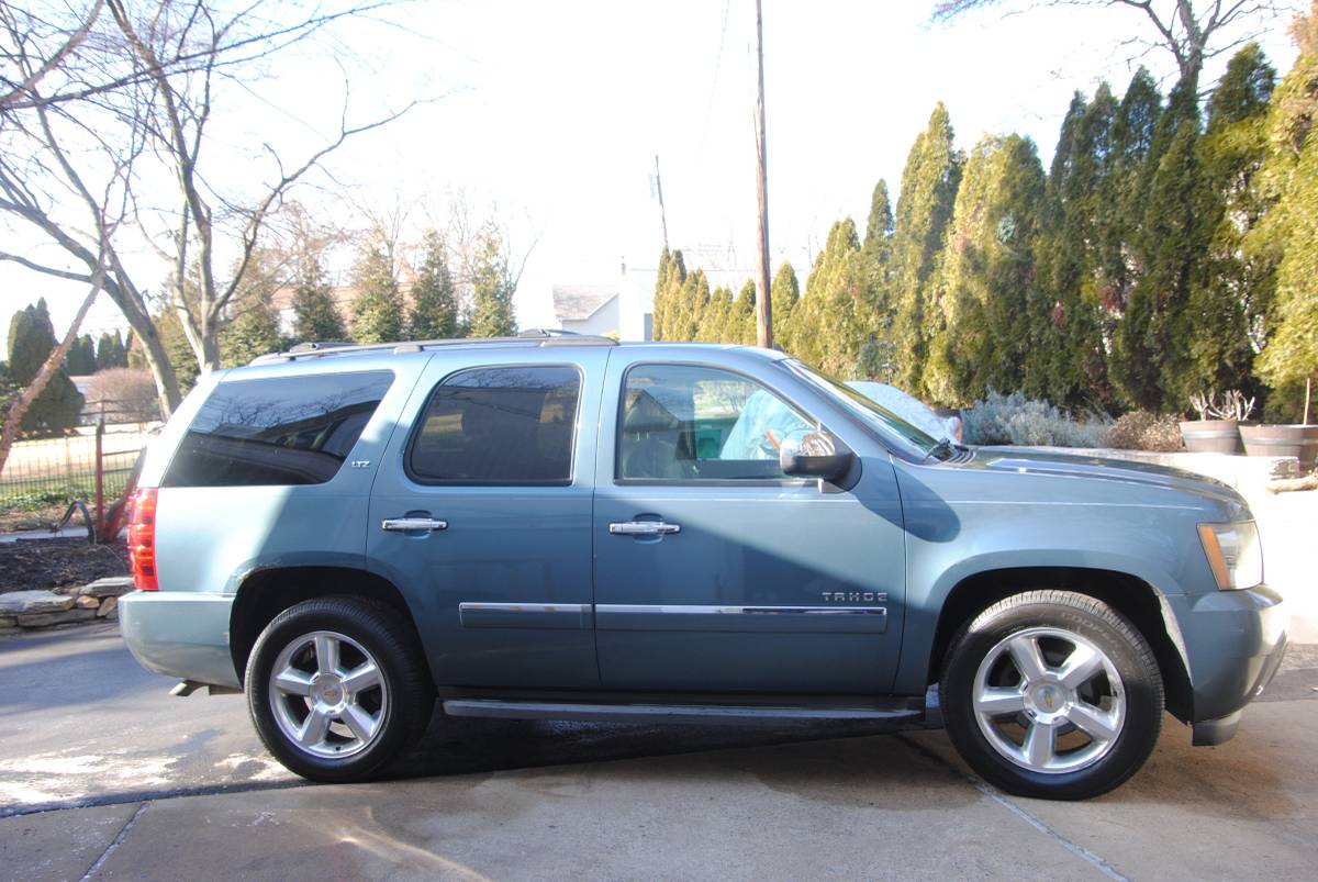 Chevrolet-tahoe-1970-blue-1