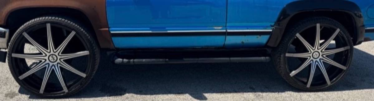 Chevrolet-tahoe-1995-black-4