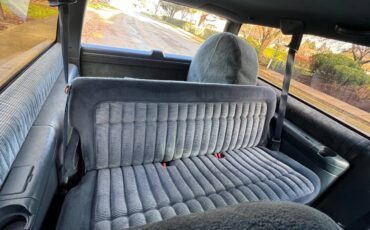 Chevrolet-tahoe-2-door-1992-white-17