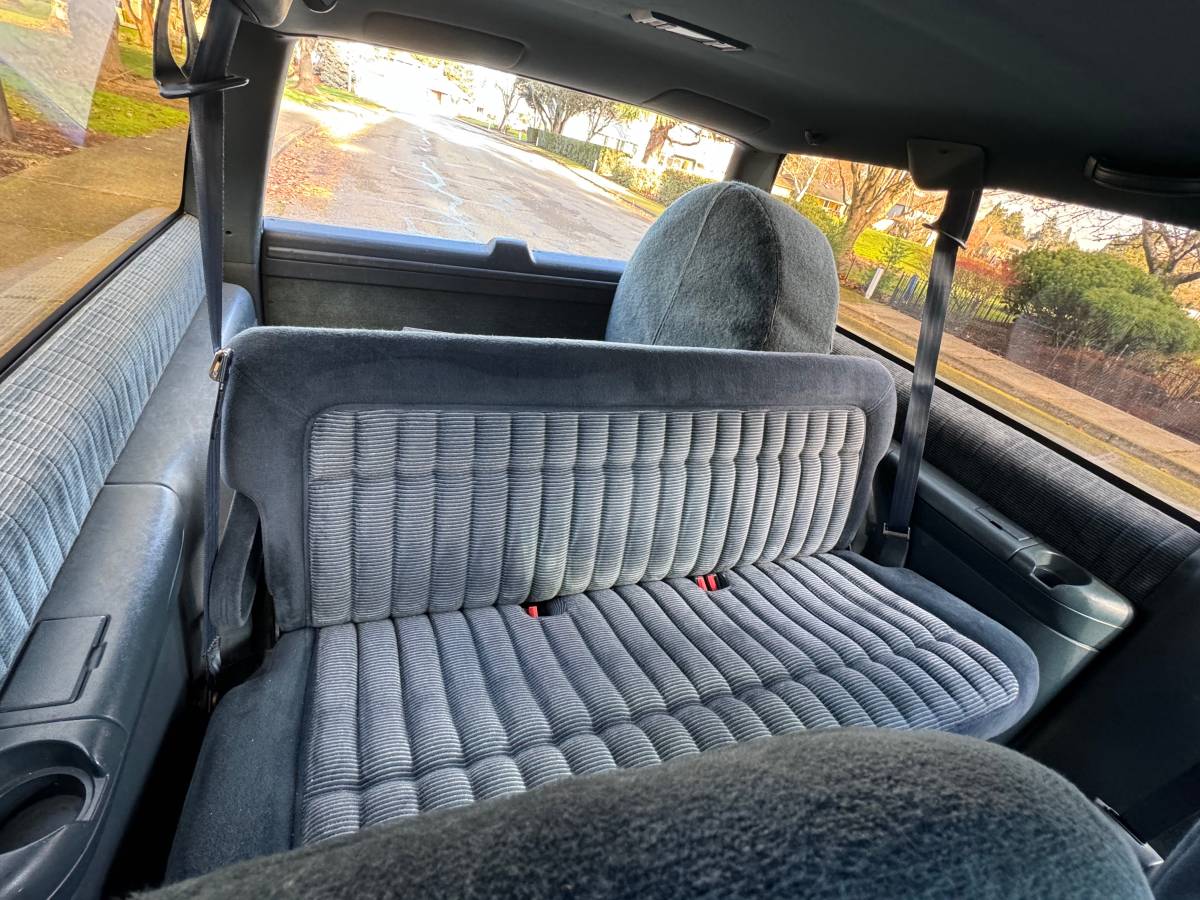 Chevrolet-tahoe-2-door-1992-white-17