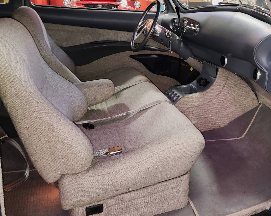 Chevrolet-town-sedan-1941-blue-8