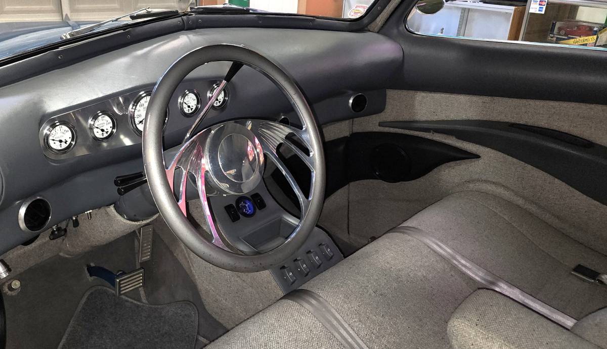 Chevrolet-town-sedan-1941-blue-9