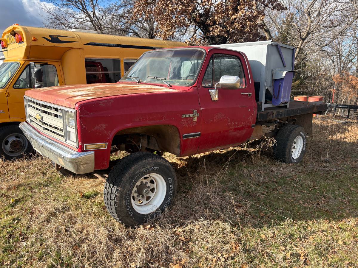 Chevrolet-v20-1987-4