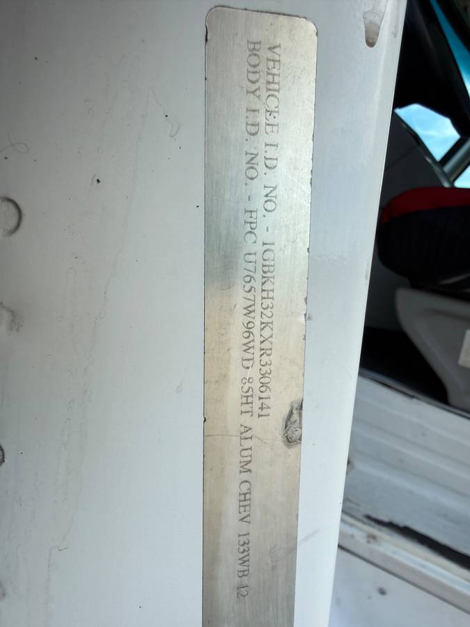 Chevrolet-van-30hd-1994-white-10