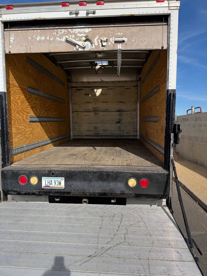 Chevrolet-van-30hd-1994-white-11