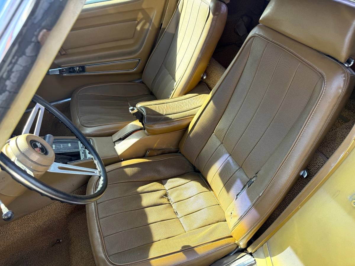 Chevrolett-corvette-stingray-1969-custom-10