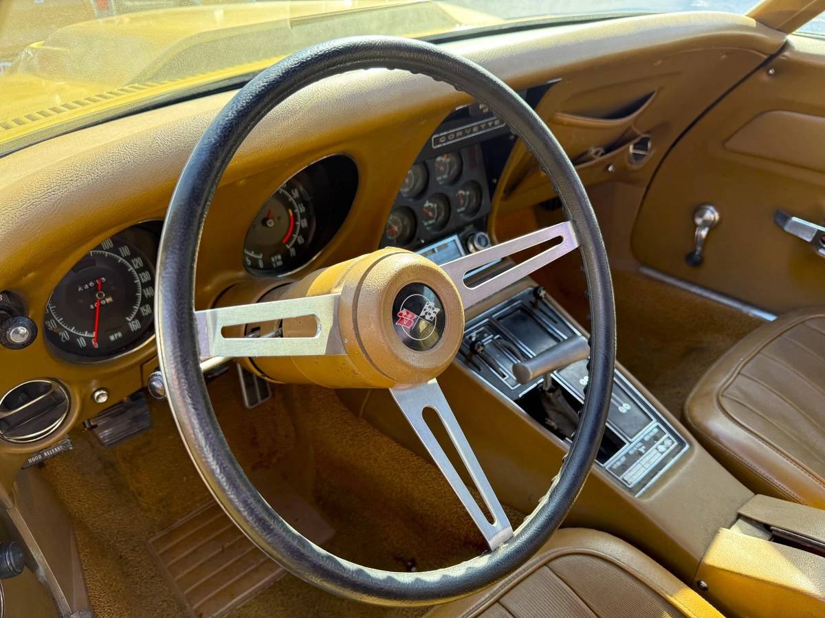 Chevrolett-corvette-stingray-1969-custom-11