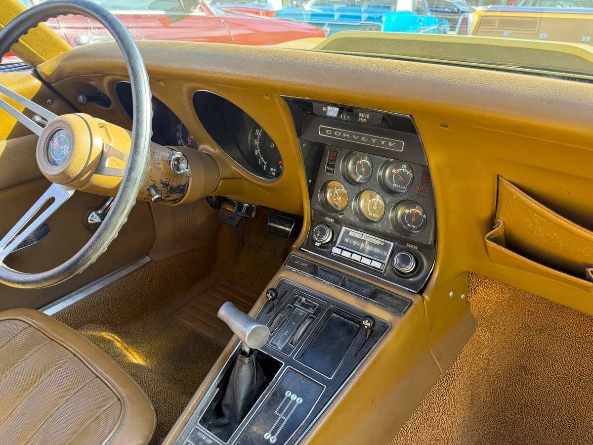 Chevrolett-corvette-stingray-1969-custom-3