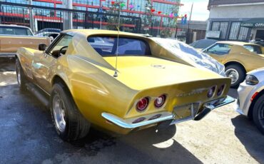 Chevrolett-corvette-stingray-1969-custom-6