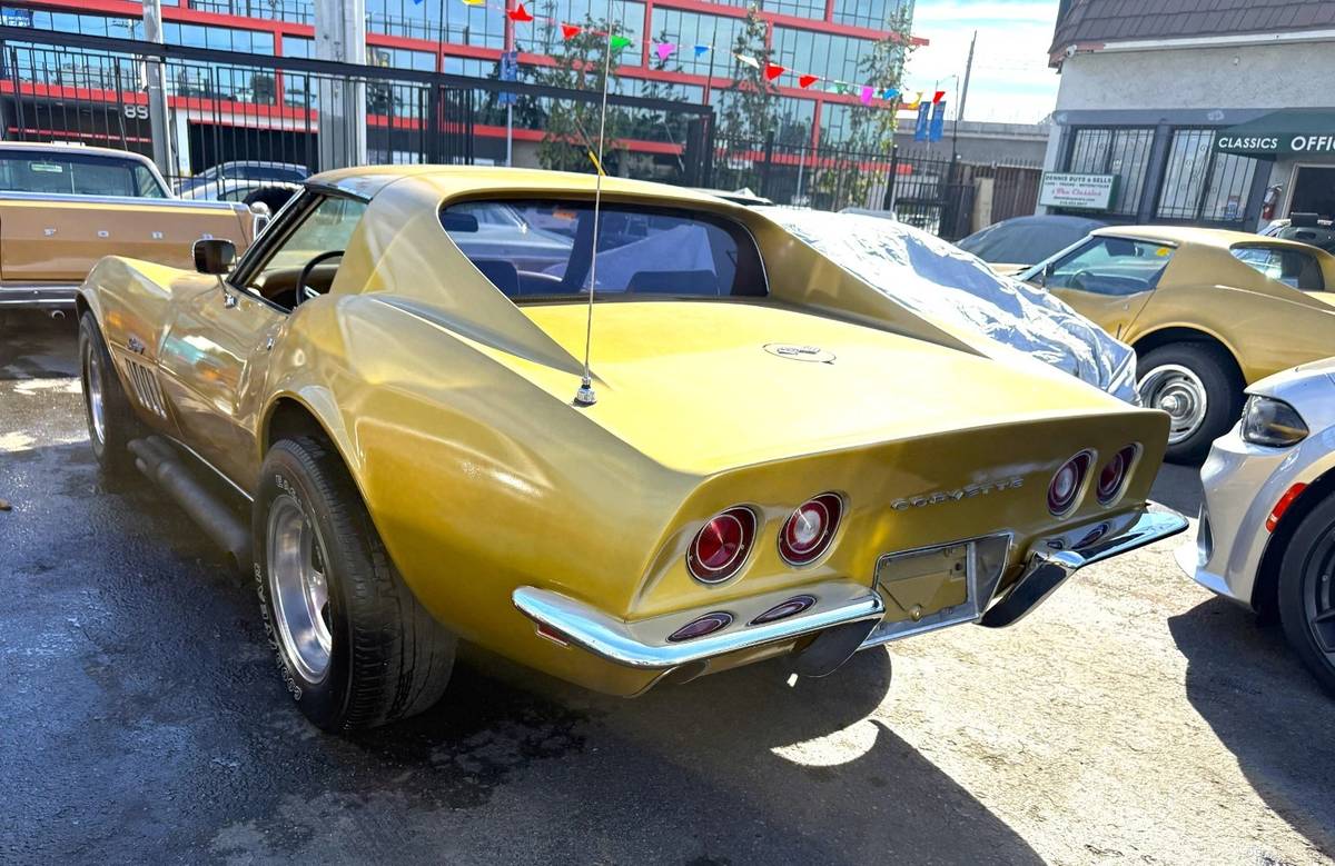 Chevrolett-corvette-stingray-1969-custom-6