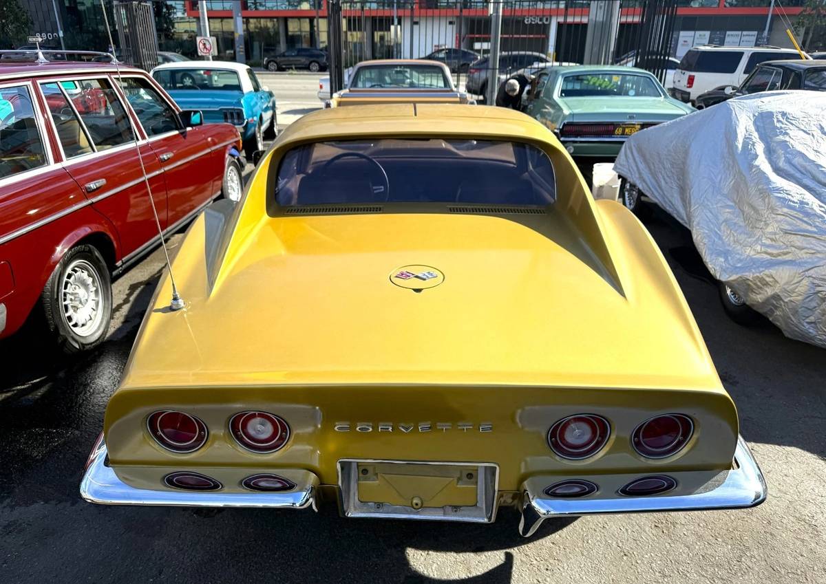 Chevrolett-corvette-stingray-1969-custom-7