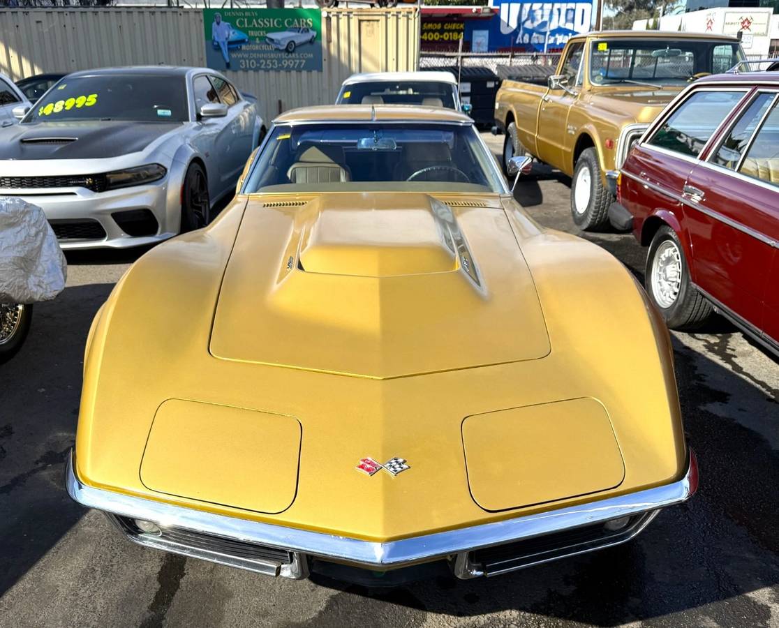 Chevrolett-corvette-stingray-1969-custom-8