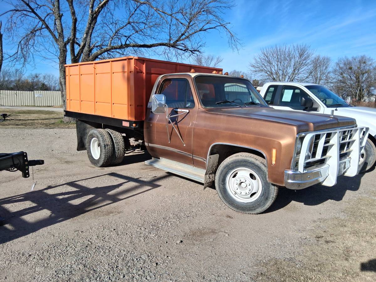 Chevy-1-ton-dump-truck-1979-custom-2