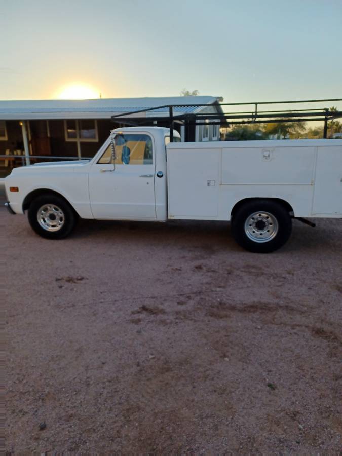 Chevy-2500-1969-white-2