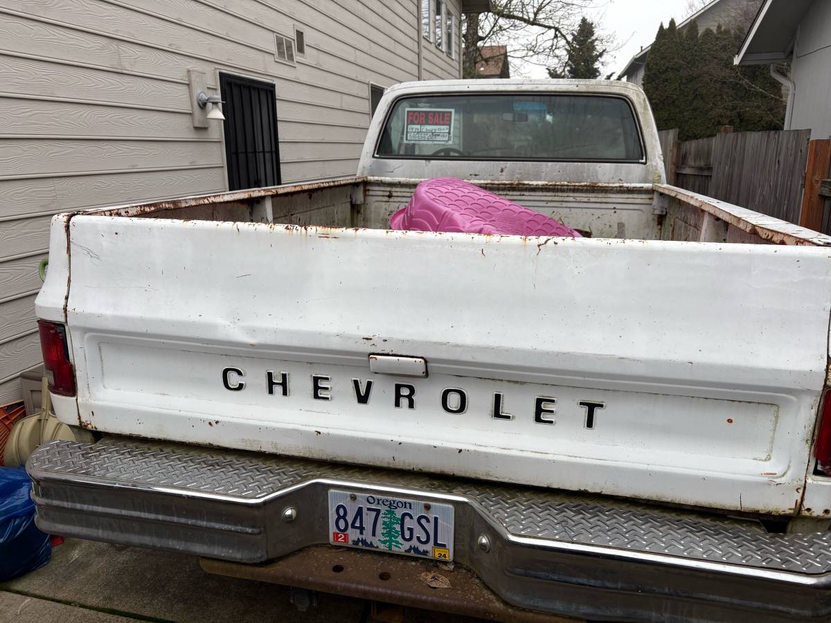 Chevy-2500-1979-white-1