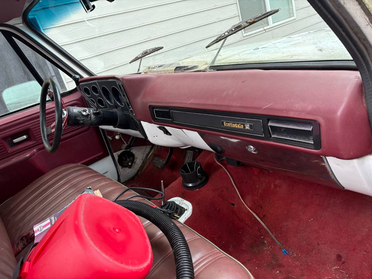 Chevy-2500-1979-white-4