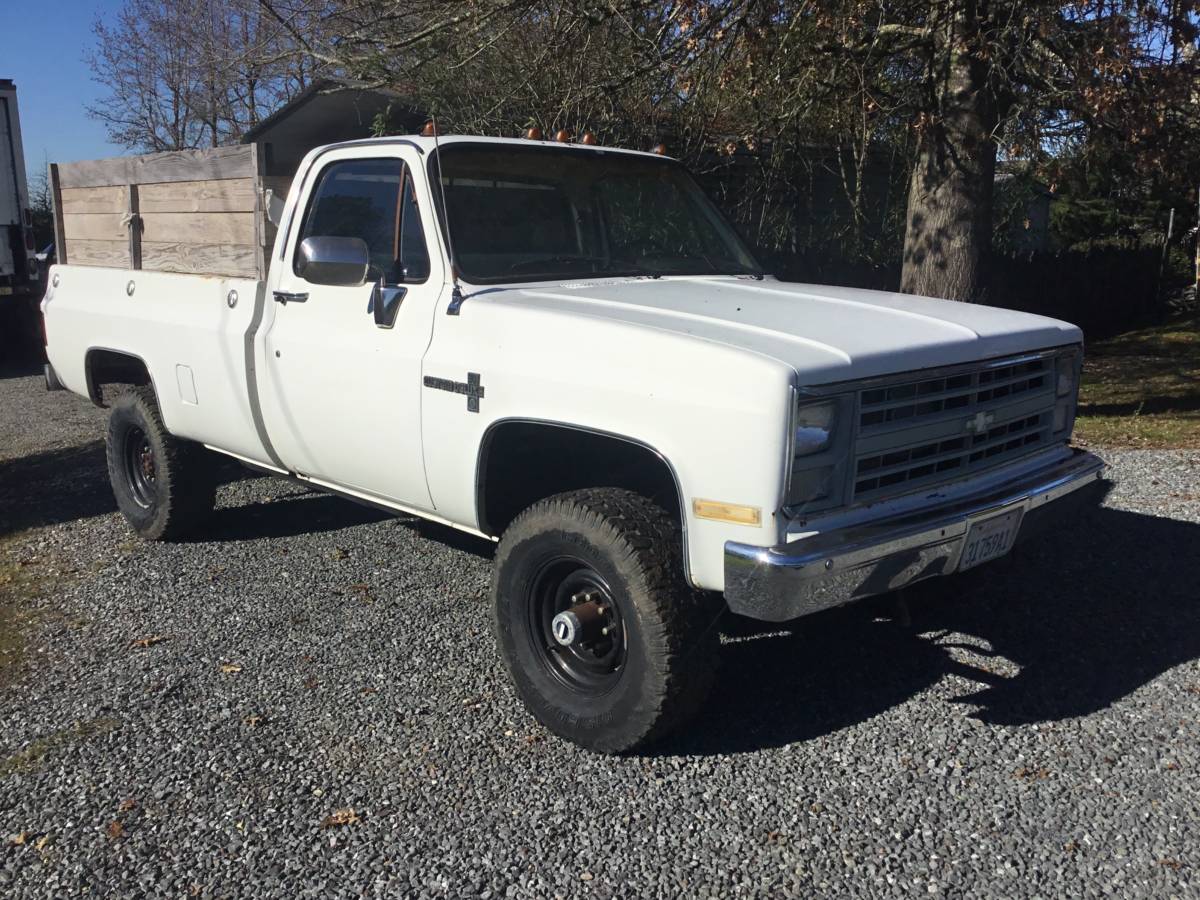 Chevy-30-4x4-1985-white-1