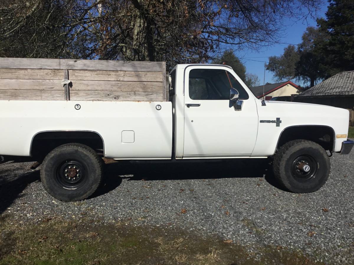 Chevy-30-4x4-1985-white-2
