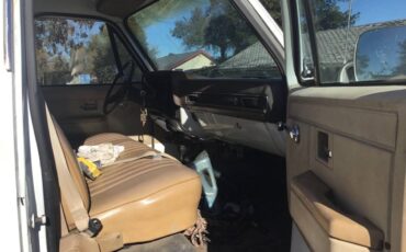 Chevy-30-4x4-1985-white-4