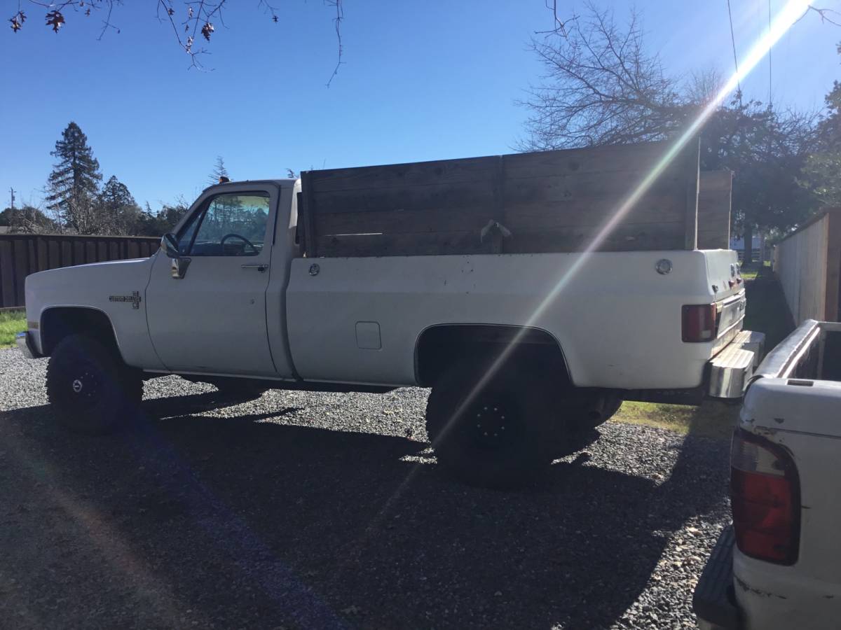 Chevy-30-4x4-1985-white-5