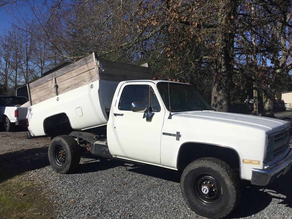 Chevy-30-4x4-1985-white-6