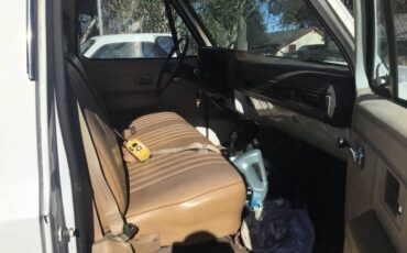 Chevy-30-4x4-1985-white-7