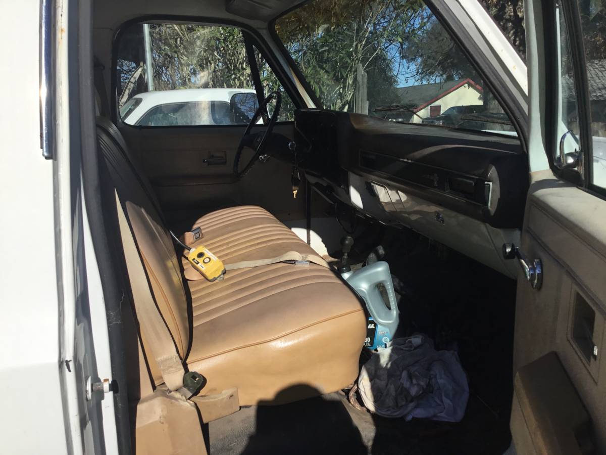 Chevy-30-4x4-1985-white-7