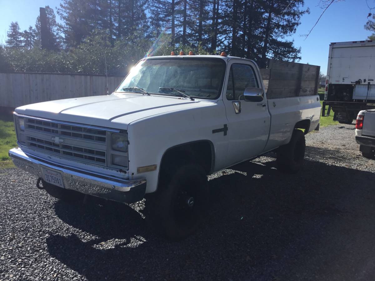 Chevy-30-4x4-1985-white