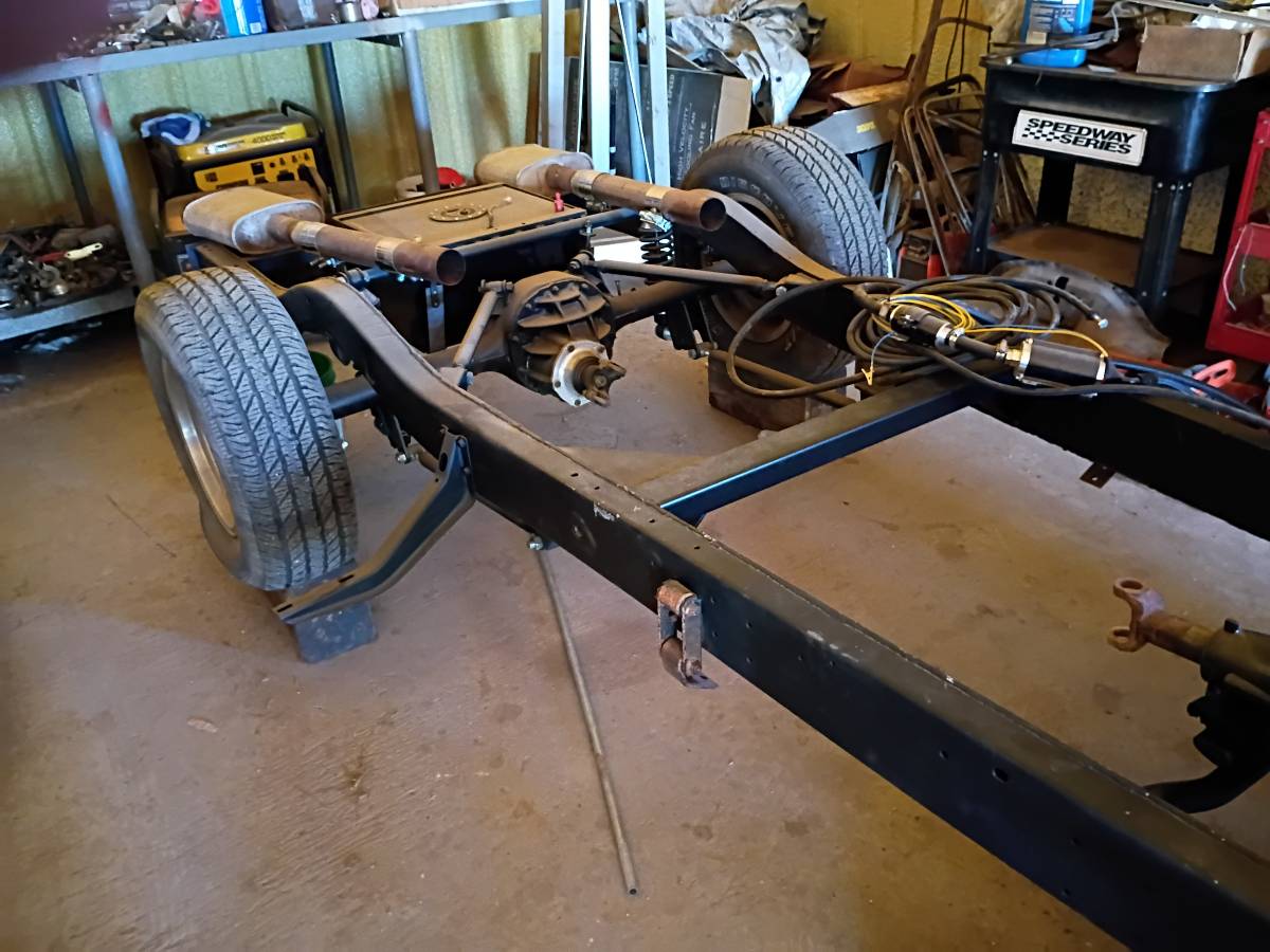 Chevy-3100-1949-white-12