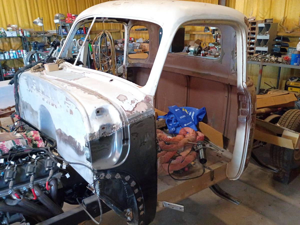 Chevy-3100-1949-white-16