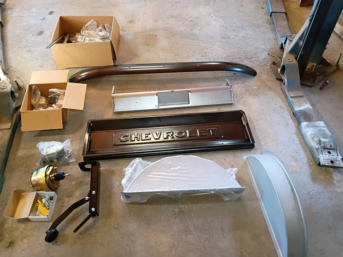 Chevy-3100-1949-white-18