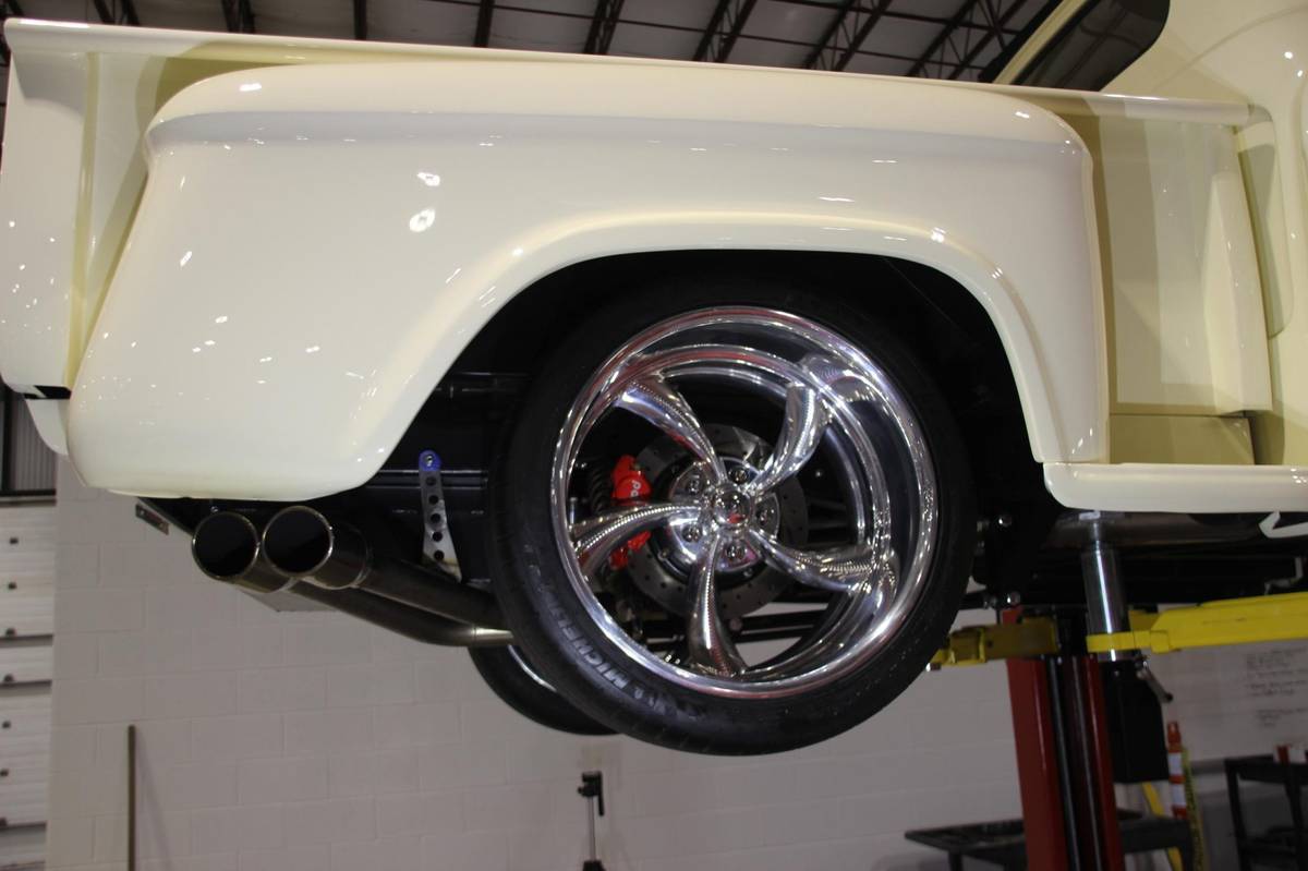 Chevy-3100-pickup-1957-white-4