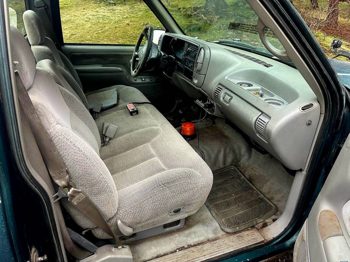 Chevy-3500-4x4-plow-truck-1995-green-7