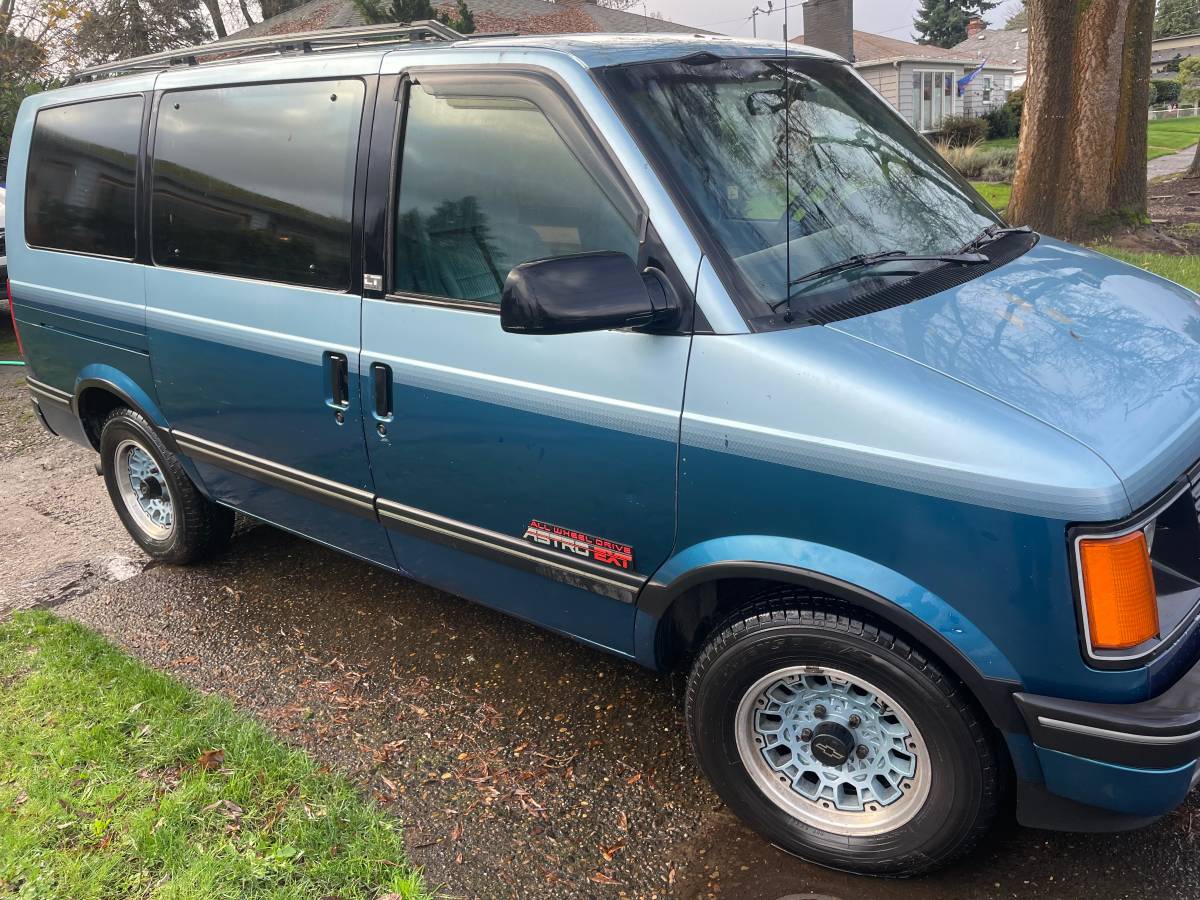 Chevy-astro-awd-van-1991-blue-3