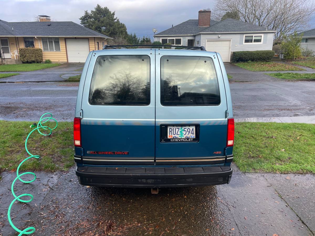 Chevy-astro-awd-van-1991-blue-4