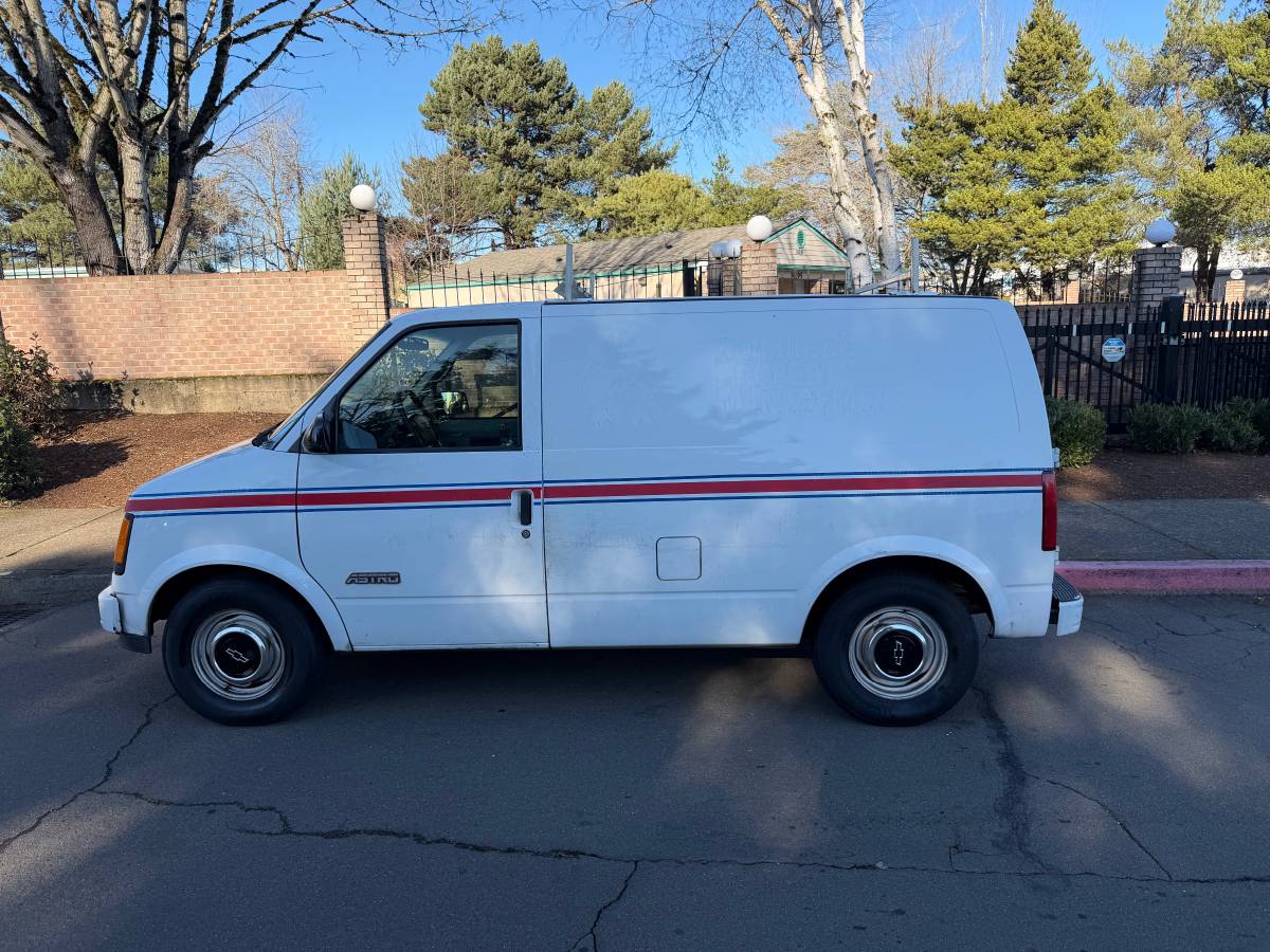 Chevy-astro-cargo-van-1994-7
