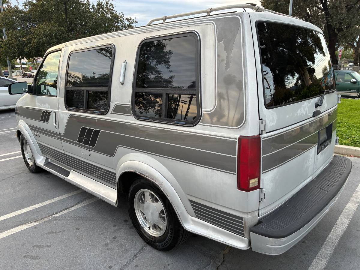 Chevy-astro-limited-edition-1995-1