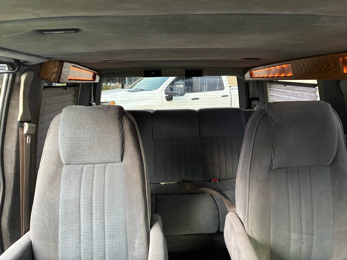 Chevy-astro-limited-edition-1995-12