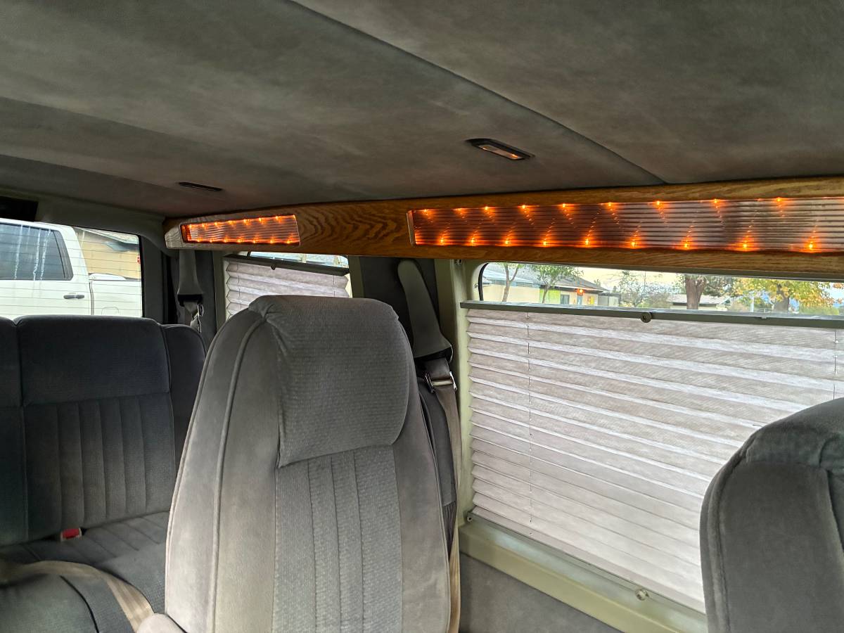 Chevy-astro-limited-edition-1995-13