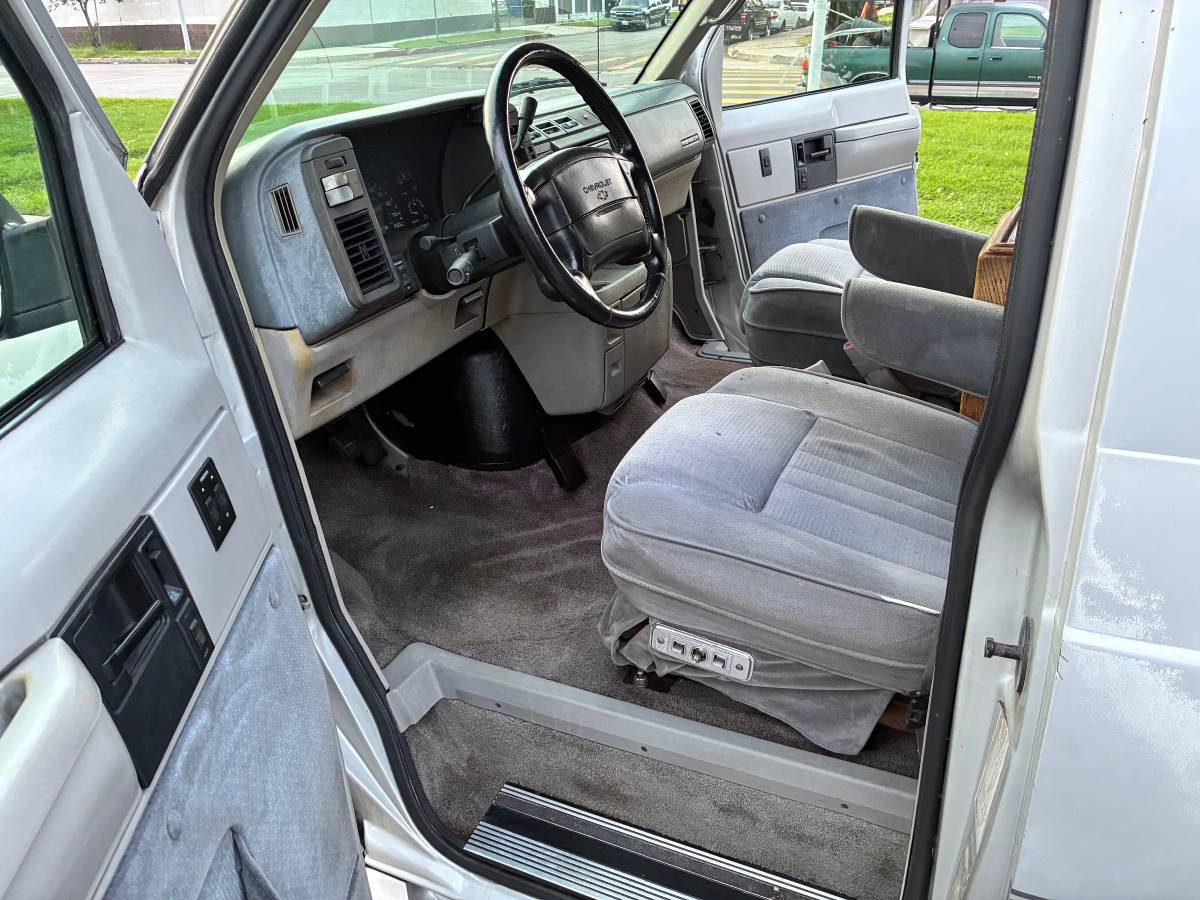 Chevy-astro-limited-edition-1995-17