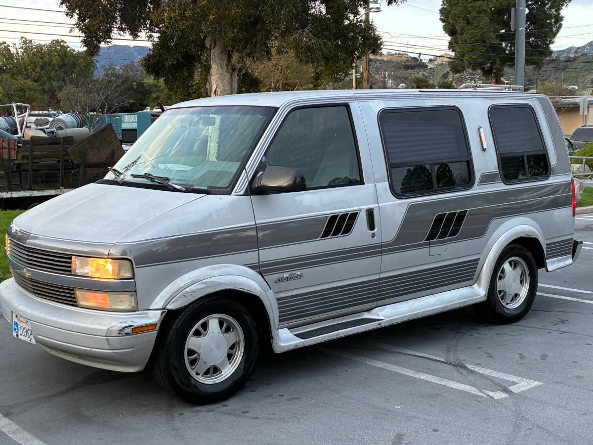 Chevy-astro-limited-edition-1995-3