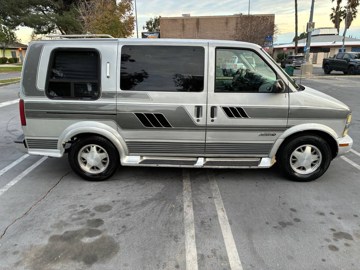 Chevy-astro-limited-edition-1995-5