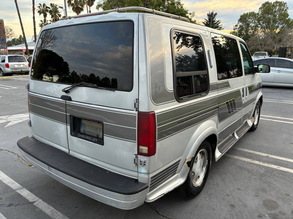 Chevy-astro-limited-edition-1995-6