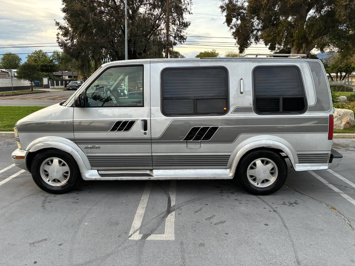 Chevy-astro-limited-edition-1995-7