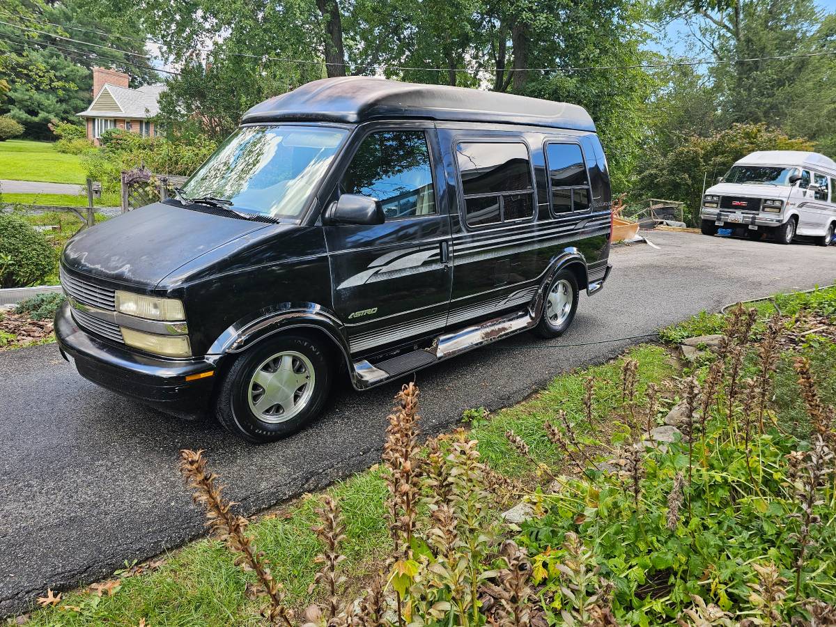 Chevy-astro-van-xr-conversion-van-1996-black-1