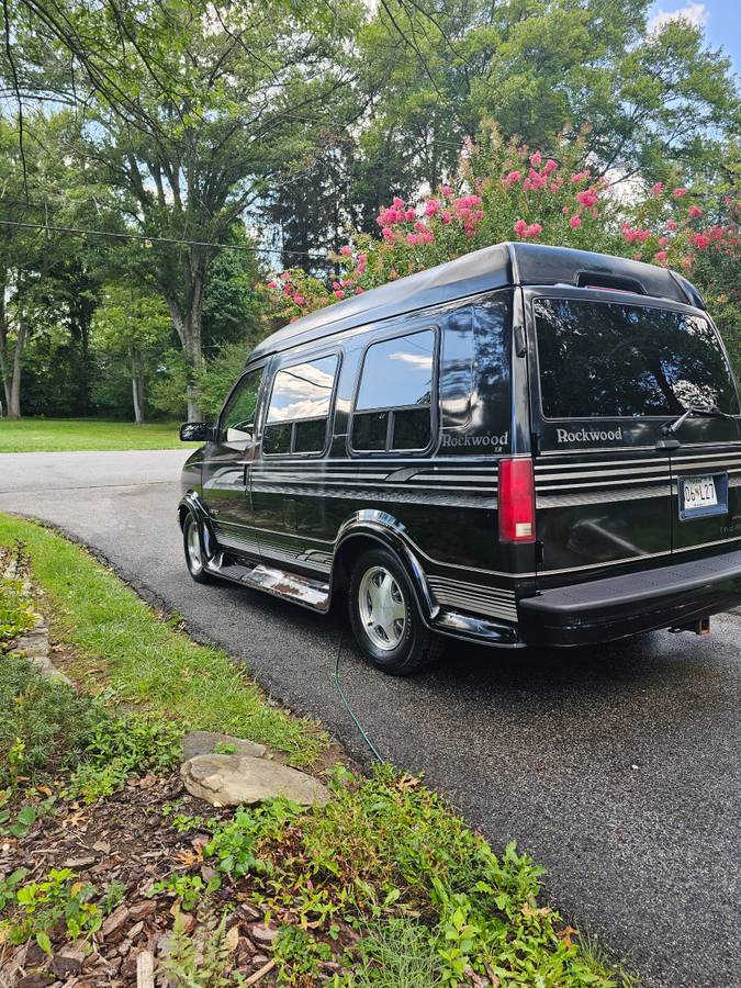 Chevy-astro-van-xr-conversion-van-1996-black-2